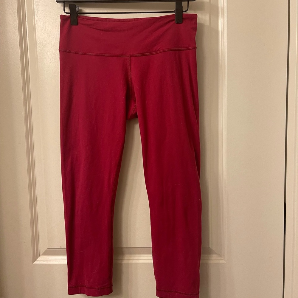 Women’s red Lululemon cropped leggings!